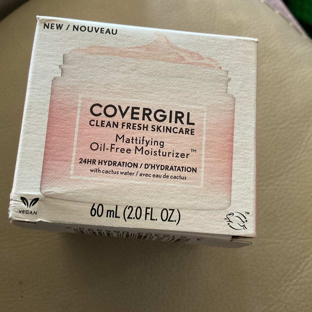 Covergirl Clean Fresh Skincare ~ mattifying Oil-Free Moisturizer+Hydrating 60ml